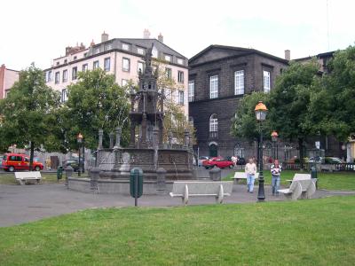  Fontaine et Hôtel de Ville